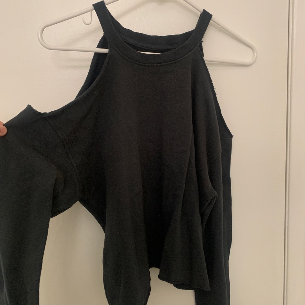 Shoulder cut out black cute crop sweater!